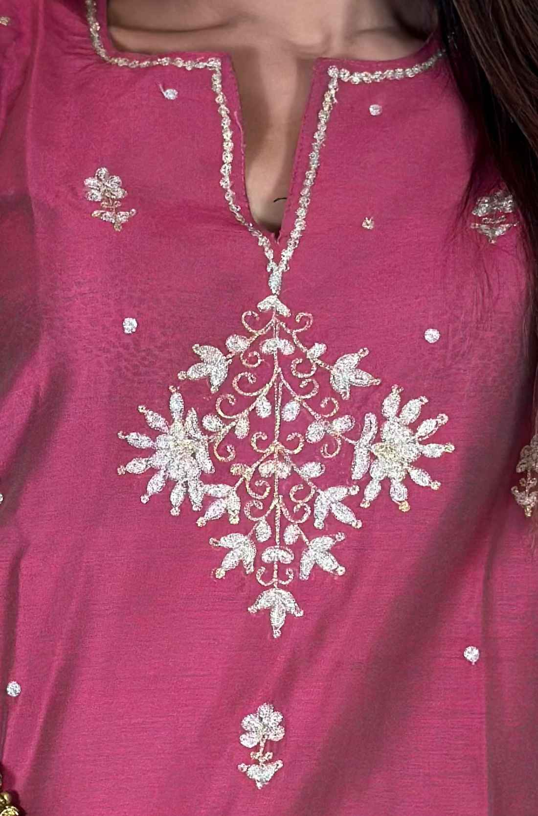 Close-up β Magenta Silk Kurta Set with Golden Aari Embroidery