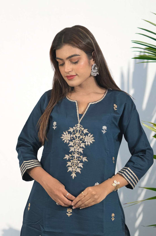 Close_up_view_Dark Blue Grey_silk_kurta_set