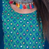 Close-up – Mirror hand work dark blue Aline Kurta
