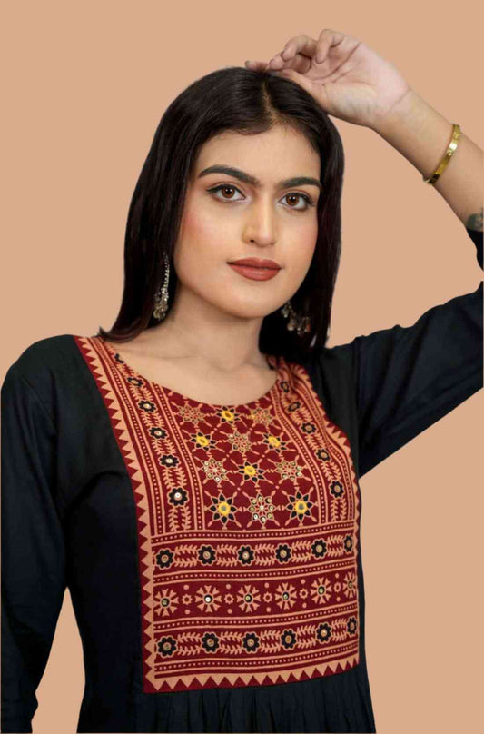 Black hand enbroidery and block print detail on yoke showing front view.