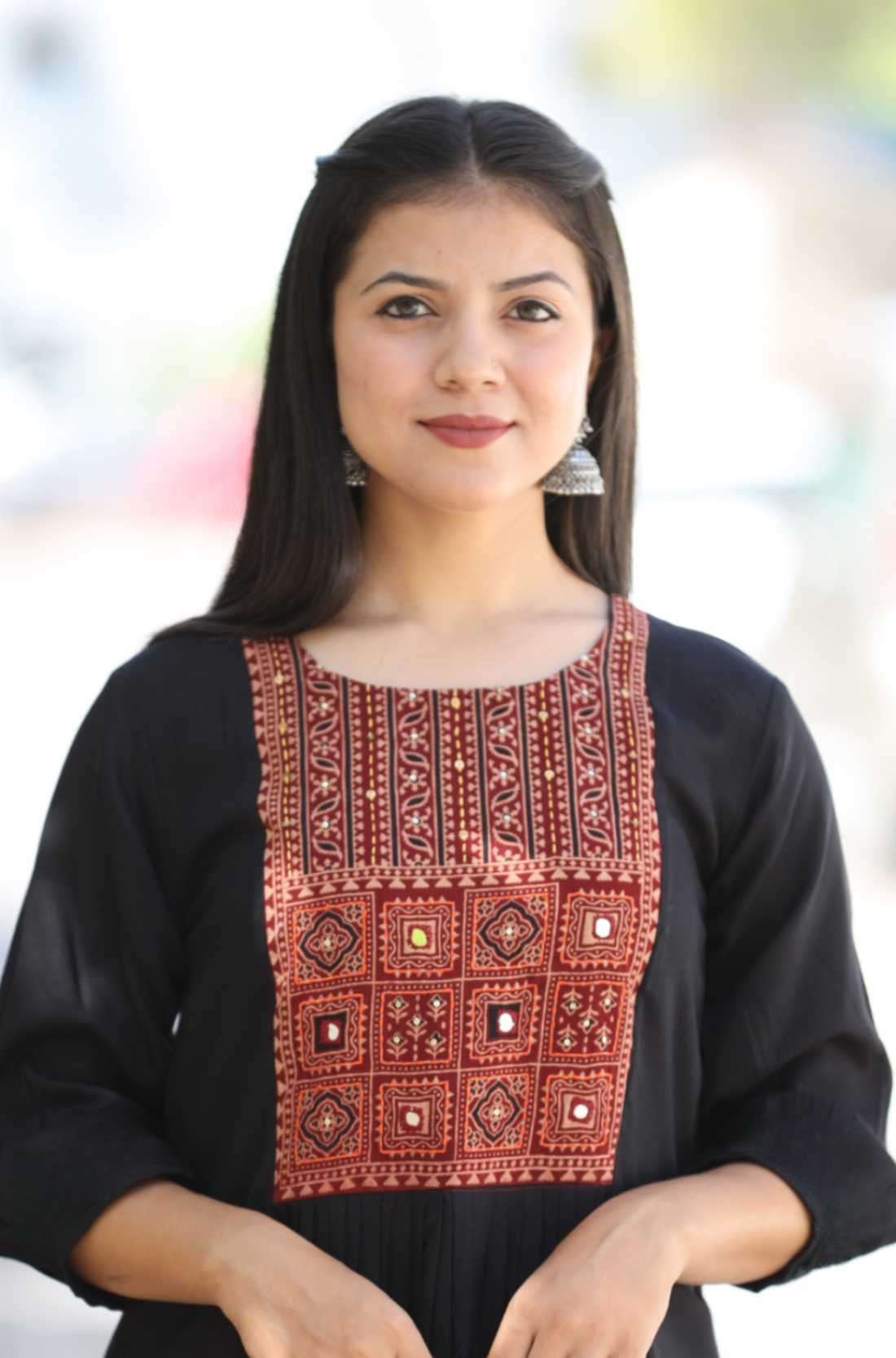 Close-up_pose_in_black_embroidered_A-line_Kurta