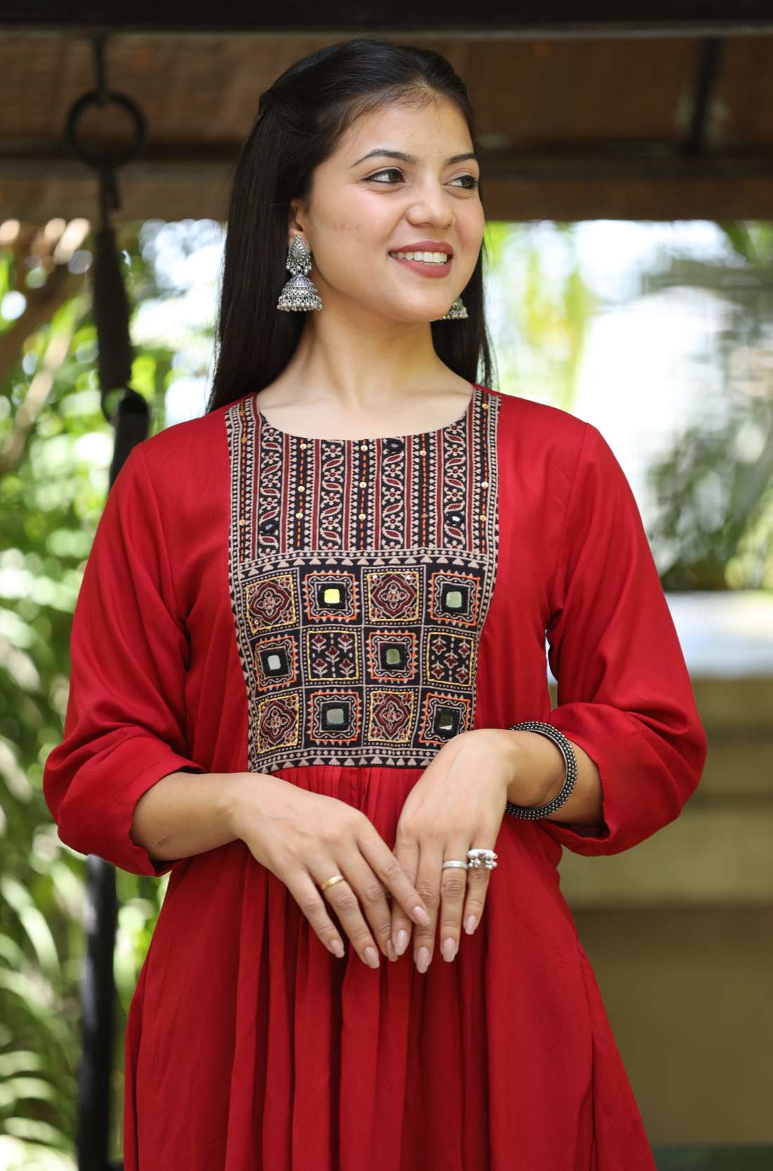 Close-up_pose_in_maroon_embroidered_A-line_kurta