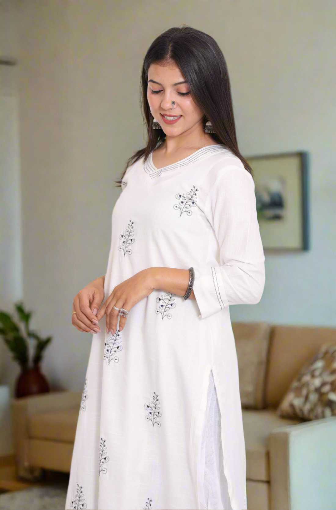 Women wearing white cotton kurta showing the side of the kurta
For Independance days
