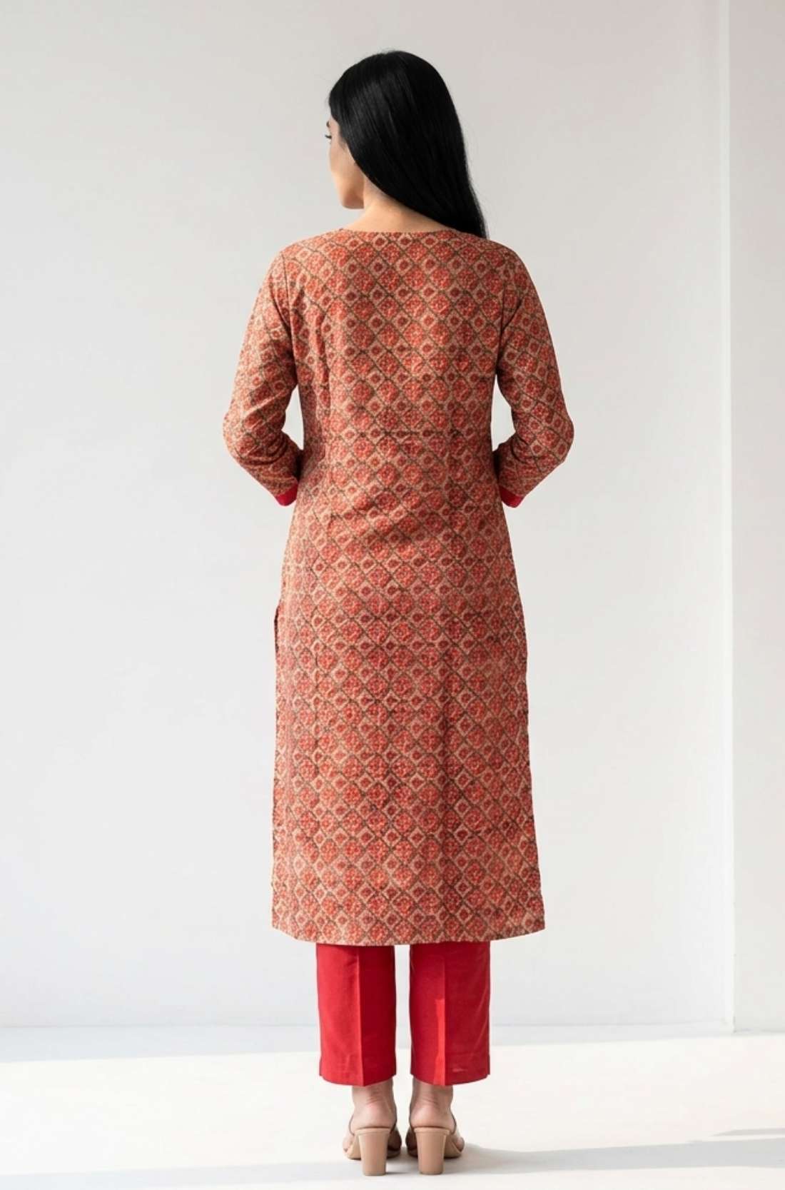 Back view of the straight fit cream pashmina silk kurta suit showcasing the fall of the pink printed chanderi dupatta