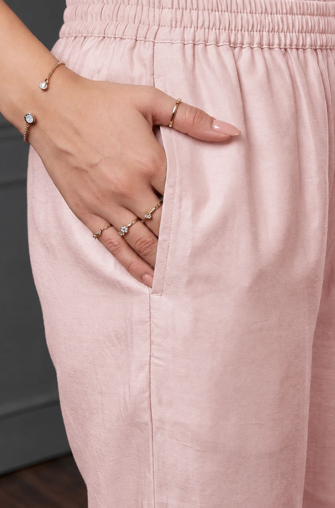 Close-up of the side pocket and elasticated waistband of light pink pants from a women’s kurta set.
