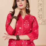 Close up view of the V neckline design showcasing delicate white lace inserts and border details on the rani pink floral printed cotton kurta